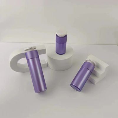 白いプッシュダウンプレスポンプの紫色プラスチック化粧品配給器ボトル
