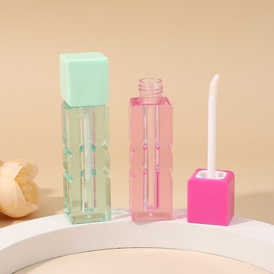 カスタム 3.5g 5g 空の唇 リップスティックチューブ ゴムシールスクリュー閉塞 プラスチック リップバームチューブ 化粧品容器のパッケージング