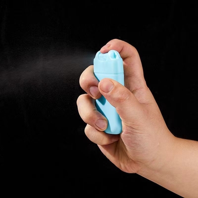 ホットセール 10ml プラスチックのカード パーフェームスプレー ペンダント サポート カスタマイズ