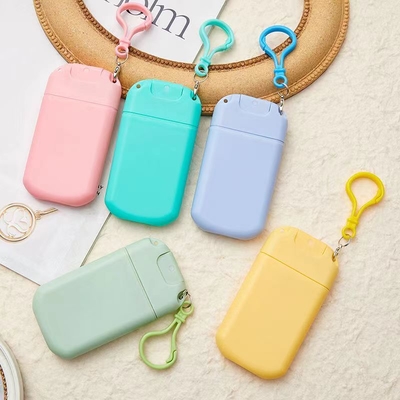 ホットセール 10ml プラスチックのカード パーフェームスプレー ペンダント サポート カスタマイズ