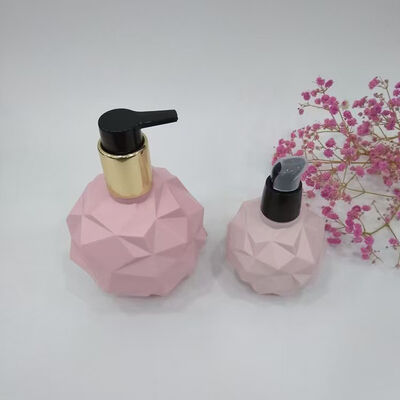 特定の外観 120ml 300ml プラスチック化粧品ボトルのサポートのカスタマイズ