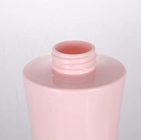 プラスチック化粧品のピンクのシャンプーは船体の平行部のローションの包装をびん詰めにする