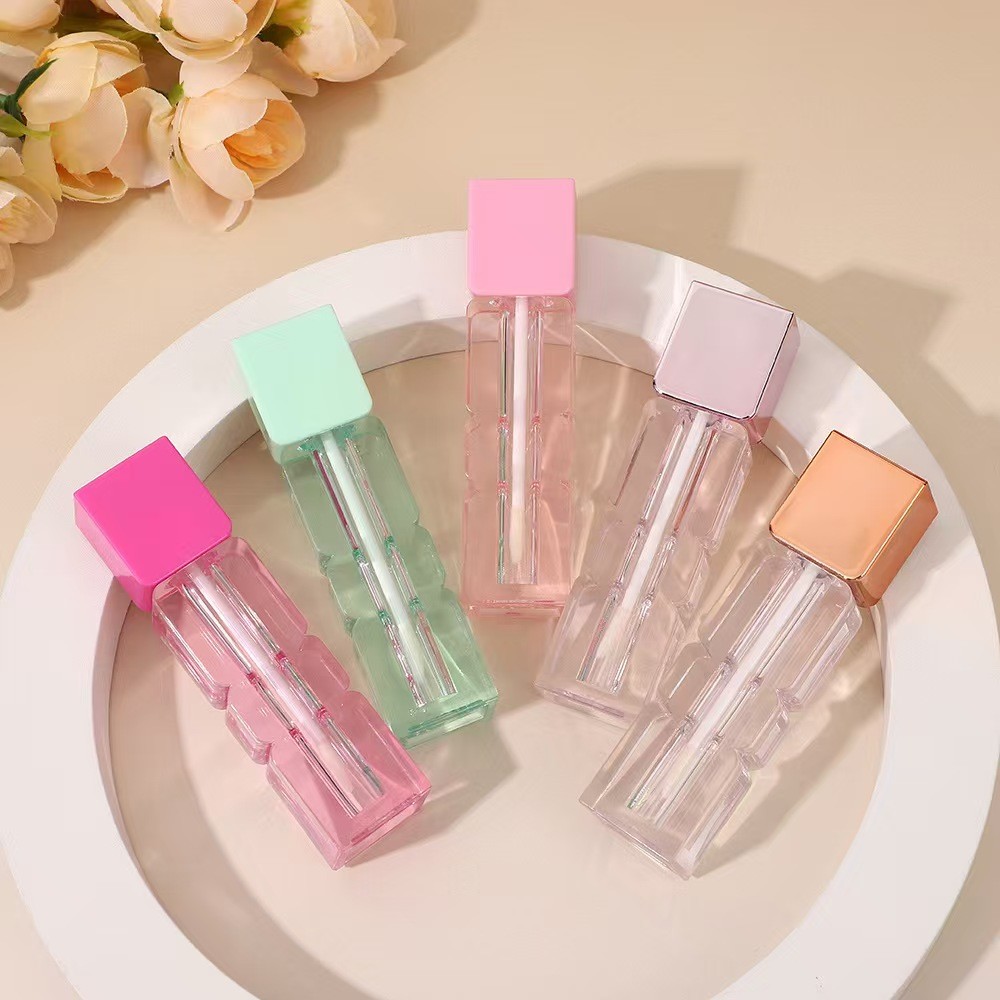 カスタム 3.5g 5g 空の唇 リップスティックチューブ ゴムシールスクリュー閉塞 プラスチック リップバームチューブ 化粧品容器のパッケージング