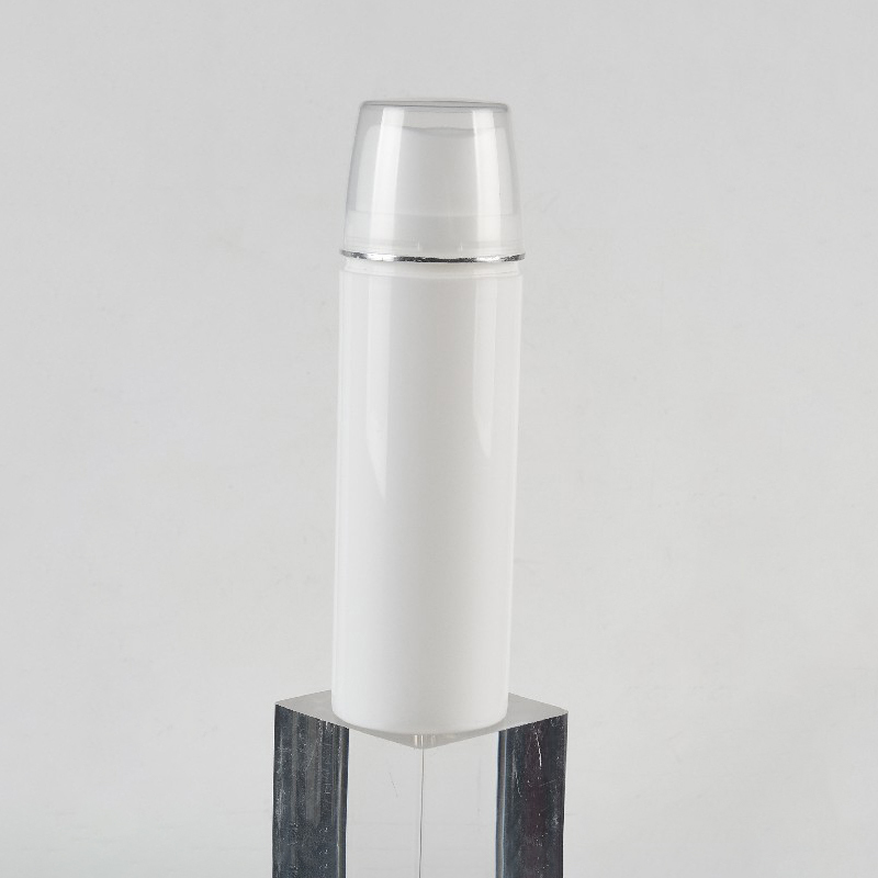 特殊なCRIMPポンプヘッドデザイン PP空気のないディスペンサーボトル 30ml 50ml 75ml 100ml 150ml 多容量オプションとオーバーキャップ カラー シルク印刷とマットスプレー 受け入れます